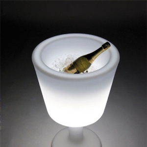 发光的葡萄酒冷却器