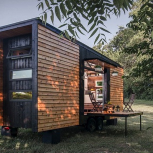 移动的精致小屋