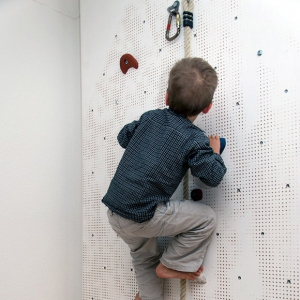 儿童攀岩墙