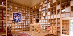 布满书架的房屋