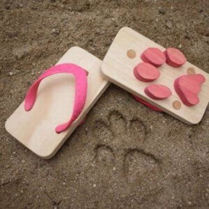 可爱的儿童木屐鞋