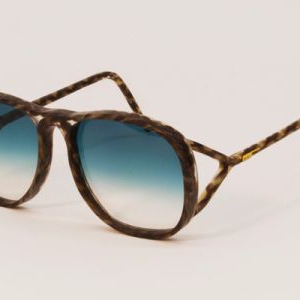 头发的新用途——眼镜框