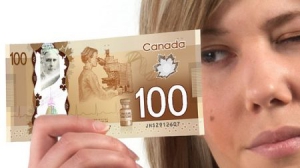 加拿大发行超防伪的塑料钱币