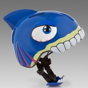 鲨鱼头盔