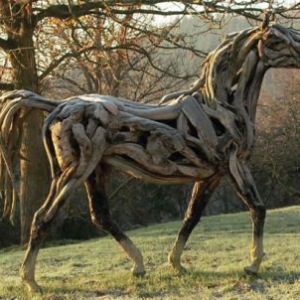 枯木“逢春”——精美骏马雕塑