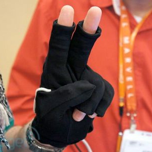 把手语“写”出来的手套