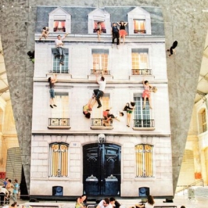 趣味镜面“蜘蛛侠”