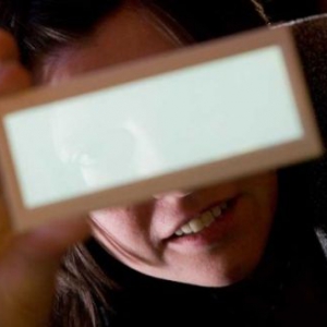 飞利浦推出透明的太阳能OLED