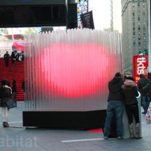 纽约时代广场上“跳动的心”雕塑