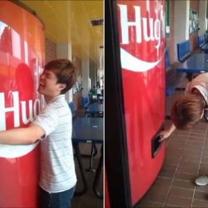 爱心贩售机——拥抱换可乐