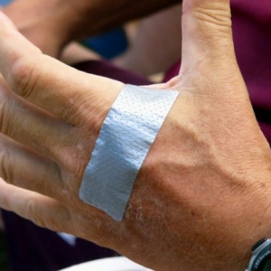 可被皮肤吸收的淀粉创可贴