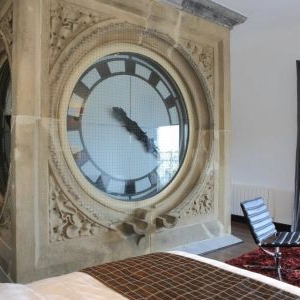 巨大的“闹钟”客房