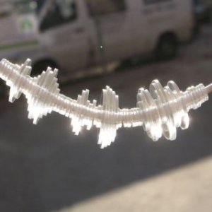 独特的声波图项链