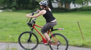 用来健身的手脚并用自行车