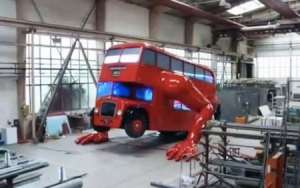 以俯卧撑来喜迎奥运的伦敦巴士