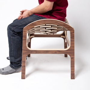 富有“弹性”的木椅子