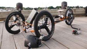 站立式三轮电动滑板车