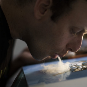 用大麻烟雾吹出来的画