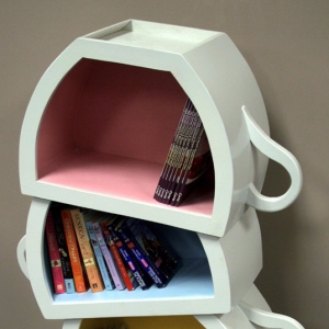 奇怪的茶杯书架