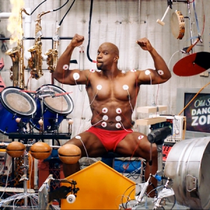 肌肉男带你玩转摇滚乐