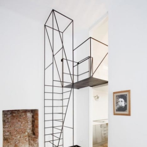 锻炼胆量的钢棍楼梯