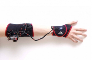 帮助提高运动员肌肉记忆力的臂带