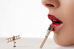 创意摄影之勤劳的妆容师