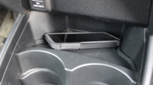 依靠震动为手机充电外壳