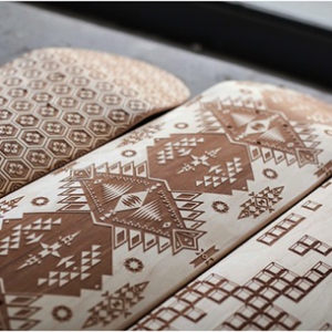 精美的激光雕刻滑板