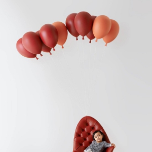 童话般的气球漂浮椅