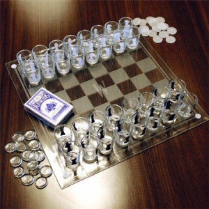 拼酒量的玻璃杯国际象棋