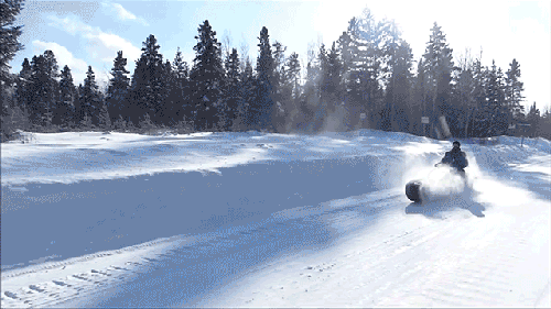 全地形牵引“电车”