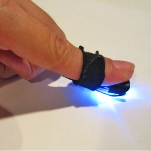 方便在任何表面操控电脑的“金手指”