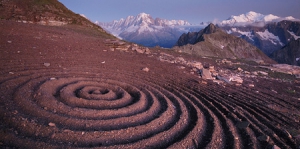 以大地为画布之创意艺术作品