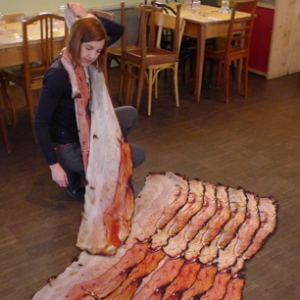 搞怪的培根丝巾