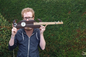 可爱的大胡子吉他