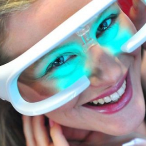 助您快速克服时差困扰的眼镜