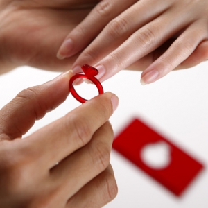 以备不时之需的卡片戒指