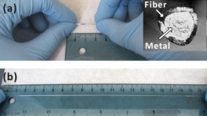 可伸展数倍而不断的液态金属导线