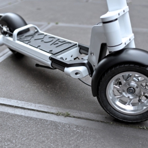 折叠电力滑板车