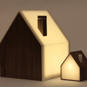 “分隔两地”的趣味台灯