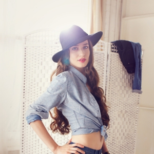 威格推出女士保湿牛仔裤