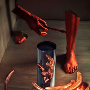 只存在于圆筒镜面的雕塑