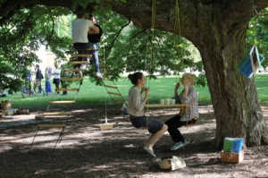 移动秋千咖啡桌