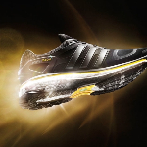 阿迪达斯新款能量增强型跑鞋
