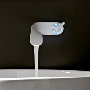 优雅的扭曲水龙头