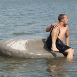 漂浮的水泥小岛