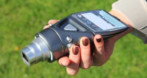 捧于掌心的新式摄像机