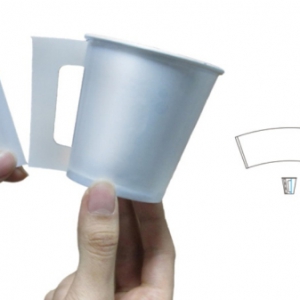 自带把手与搅拌勺的纸杯