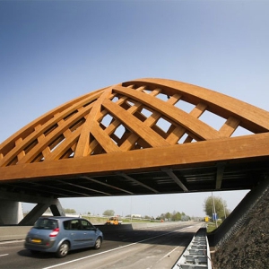 现代公路木桥